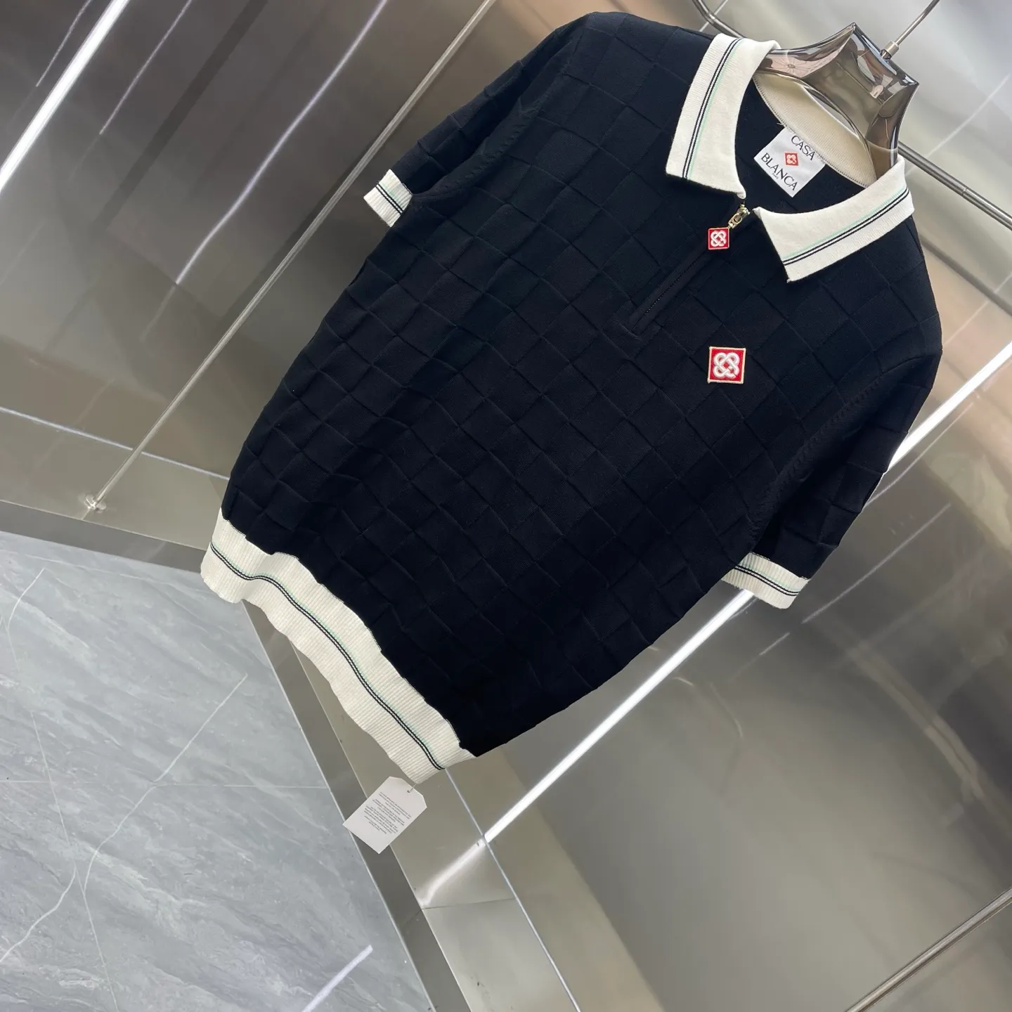 New Arrival Casablanca Casablanca POLOClassic Series is made of high-definition fabrics that will not shrink or fade. Comfortable to the touch, cool and breathable, the texture is super strong and a must-have for fashionable men and women. Exclusively available in In Stock! Color: Black White (2 colors) Size: M L XL XXL